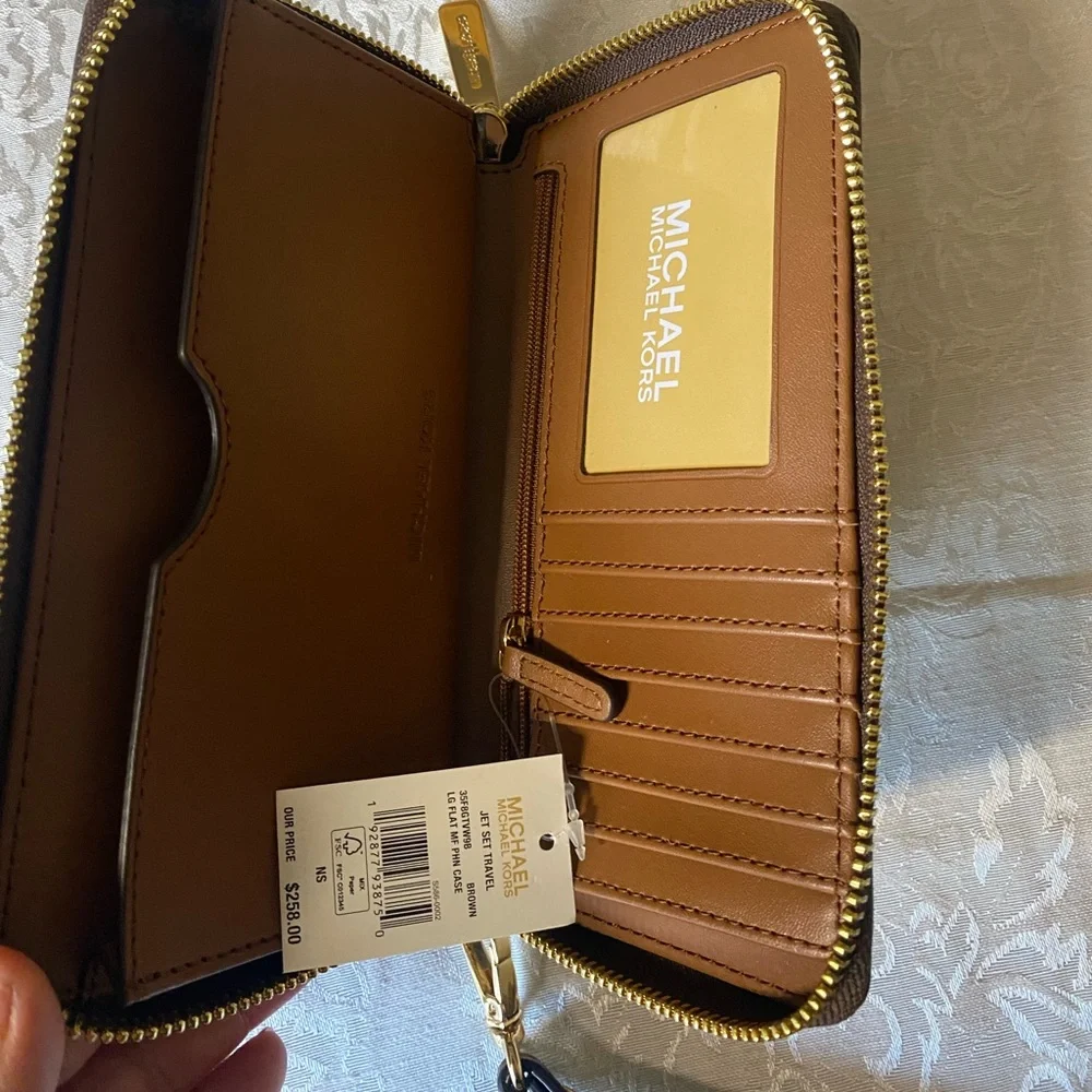 Michael Kors wristlet NWT